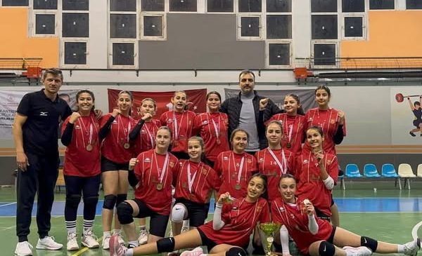 Küçük Kızlarımız Yenilgi Görmüyor!